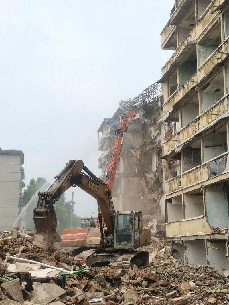 逆勢(shì)接盤!地方房企為何敢在樓市寒冬狂飆突進(jìn)?